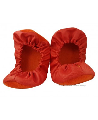 10-102/1PFI CZERWONE z FILCEM na spodach ochraniacze na buty, wielorazowe ortalionowe obuwie ochronne obuwie muzealne, do żłobka